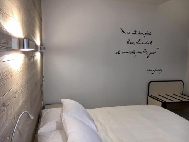 Logis Hotel "Ici M'Aime" Rouvray  Bagian luar foto