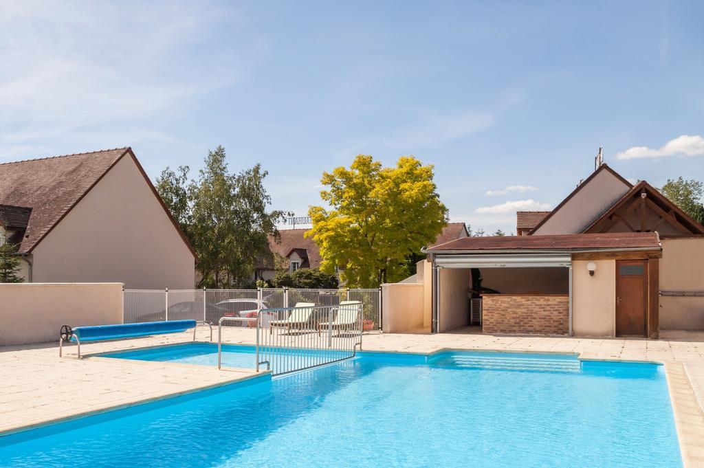 Logis Hotel "Ici M'Aime" Rouvray  Bagian luar foto