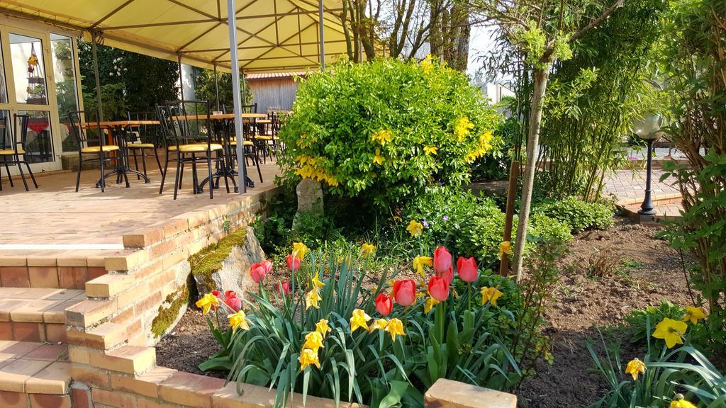 Logis Hotel "Ici M'Aime" Rouvray  Bagian luar foto