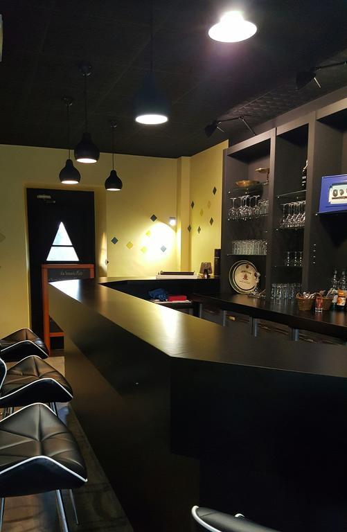Logis Hotel "Ici M'Aime" Rouvray  Bagian luar foto