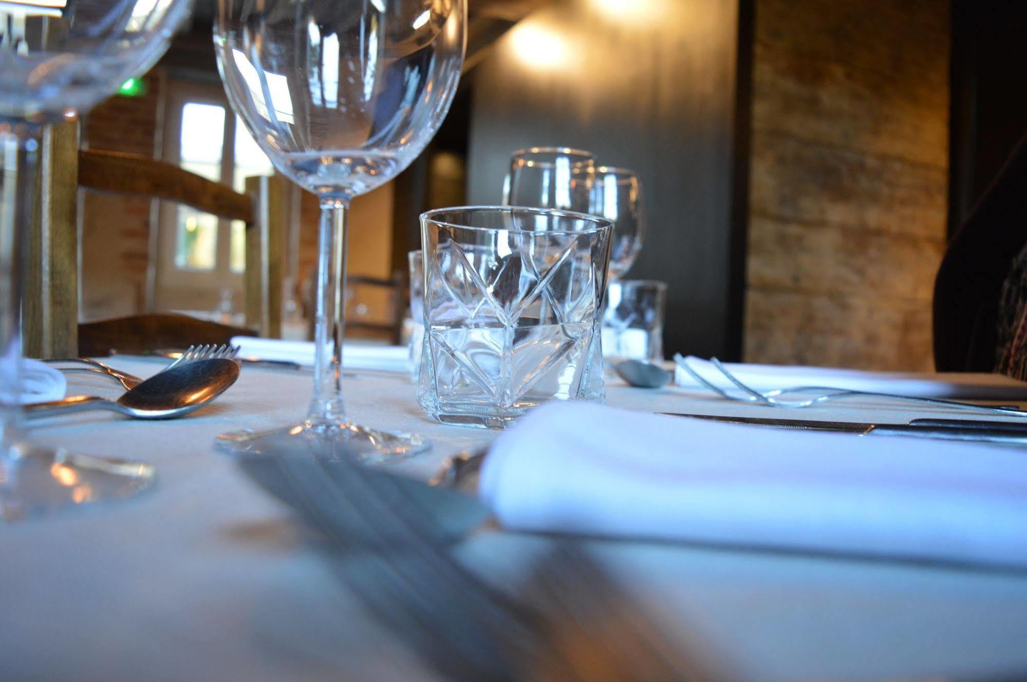 Logis Hotel "Ici M'Aime" Rouvray  Bagian luar foto