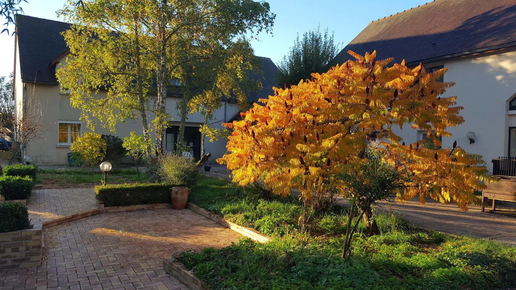 Logis Hotel "Ici M'Aime" Rouvray  Bagian luar foto